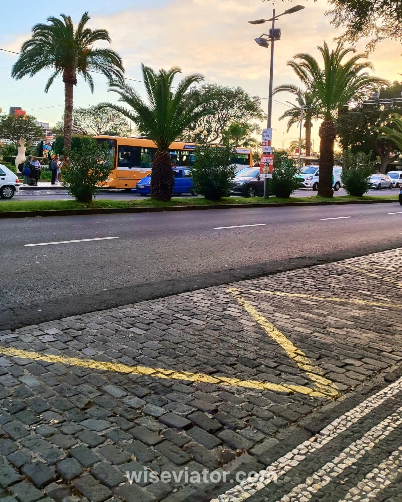 Madeira parking lines colors: white, blue, and yellow rules